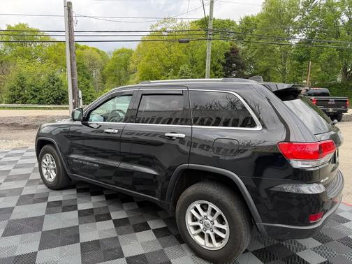 Diamond Black Crystal Pearlcoat 2019 Jeep Grand Cherokee Laredo