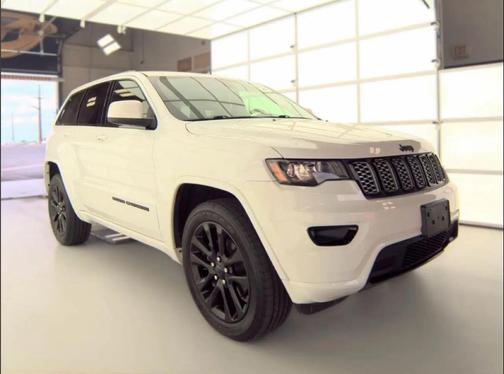 Bright White Clearcoat 2019 Jeep Grand Cherokee Altitude