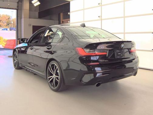 2019 BMW 330 i xDrive