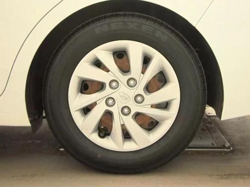 Quartz White Pearl 2018 Hyundai ELANTRA SE