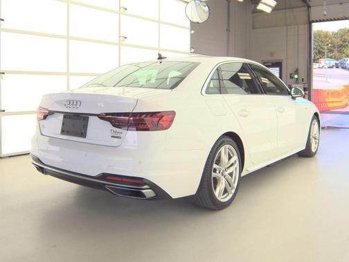 2022 Audi A4 45 S line Premium Plus