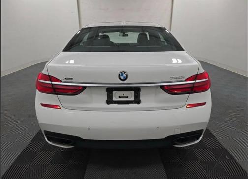 2017 BMW 740 i xDrive