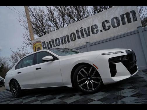 Alpine White 2023 BMW 760 i xDrive