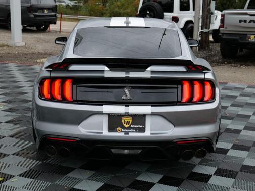 2021 Ford Shelby GT500 Base