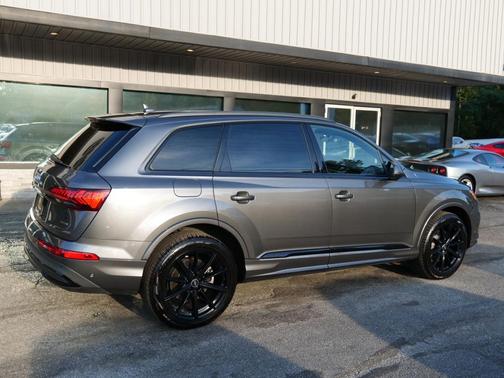 2022 Audi Q7 55 Premium Plus