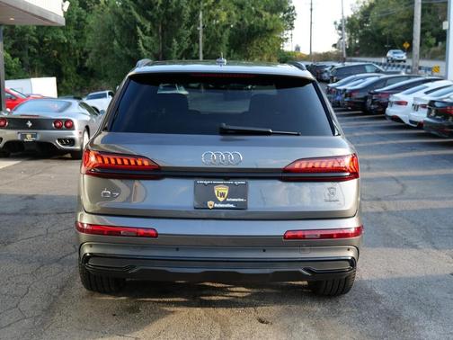 2022 Audi Q7 55 Premium Plus