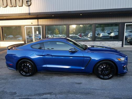 2017 Ford Shelby GT350 Base