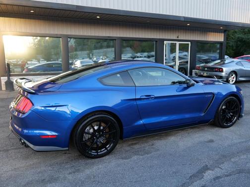 2017 Ford Shelby GT350 Base