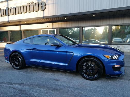 2017 Ford Shelby GT350 Base