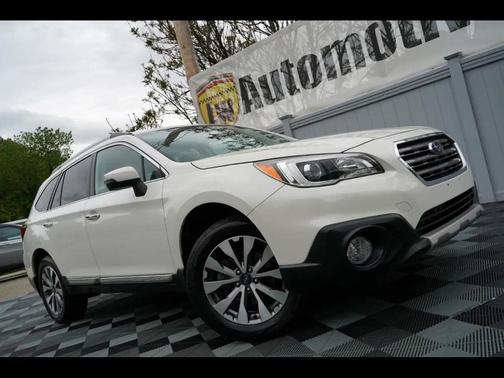 Crystal White Pearl 2017 Subaru Outback 3.6R Touring