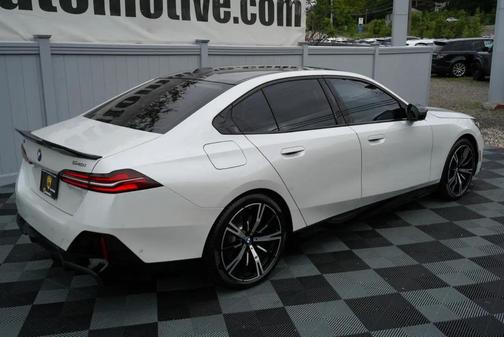 White 2024 BMW 540 i xDrive