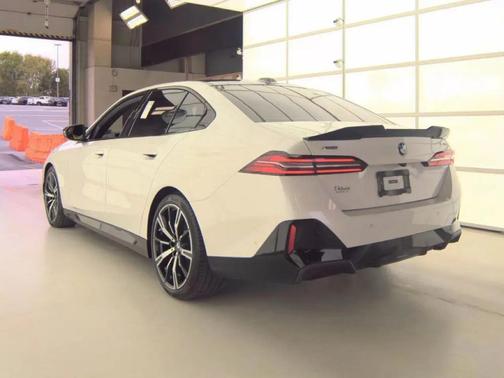 White 2024 BMW 540 i xDrive