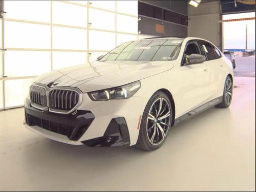 White 2024 BMW 540 i xDrive