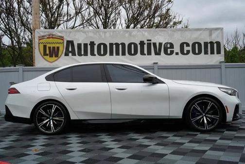 White 2024 BMW 540 i xDrive
