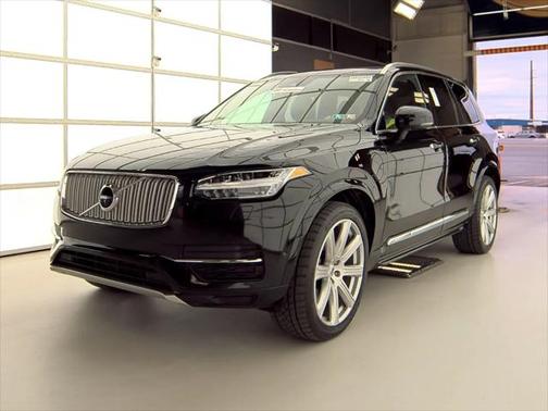 2017 Volvo XC90 T8 Inscription