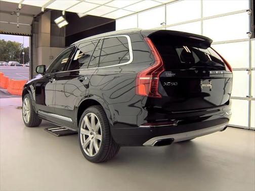 2017 Volvo XC90 T8 Inscription