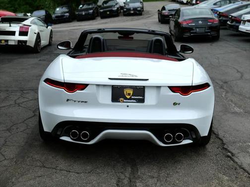 2019 Jaguar F-TYPE R