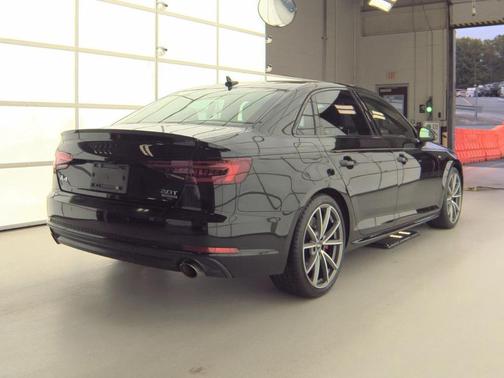 2018 Audi A4 2.0T Premium Plus