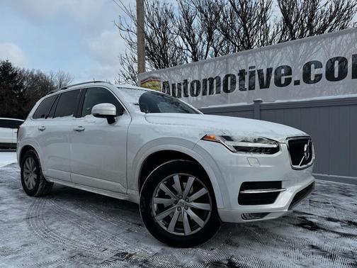 2016 Volvo XC90 T6 Momentum