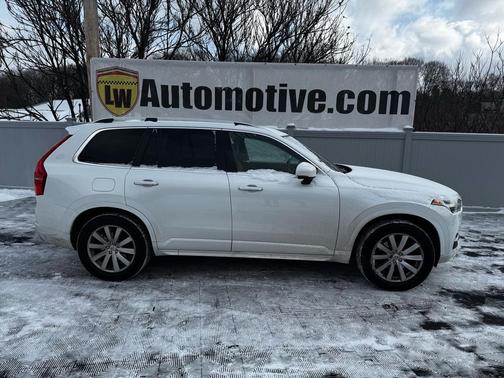 2016 Volvo XC90 T6 Momentum