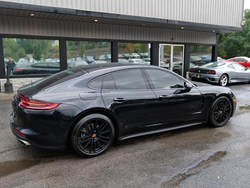 2018 Porsche Panamera 4