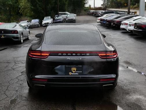 2018 Porsche Panamera 4