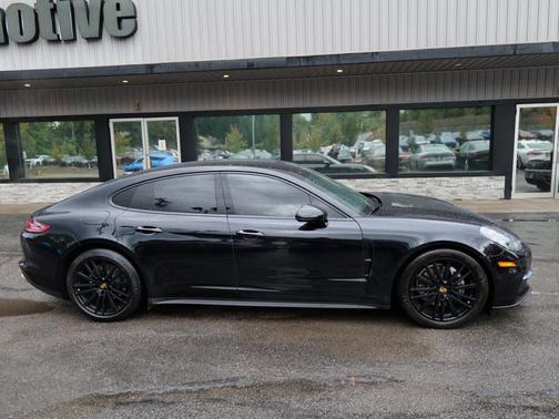 2018 Porsche Panamera 4