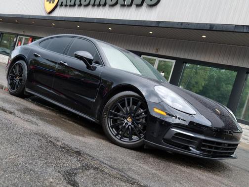 2018 Porsche Panamera 4