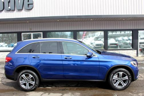 Photo 4 of 95 of 2019 Mercedes-Benz GLC 300 Base 4MATIC
