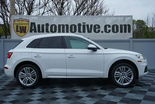 Ibis White 2018 Audi Q5 2.0T Tech Premium