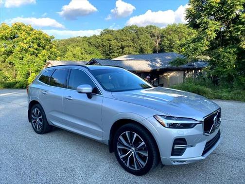 2022 Volvo XC60 B5 Momentum