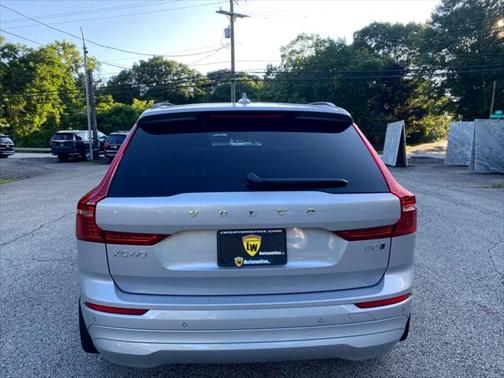 2022 Volvo XC60 B5 Momentum