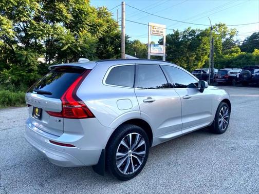 2022 Volvo XC60 B5 Momentum
