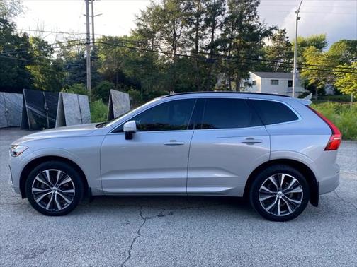 2022 Volvo XC60 B5 Momentum