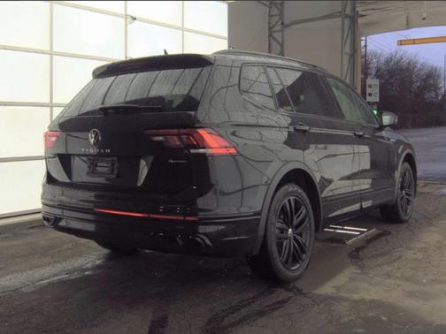 2022 Volkswagen Tiguan 2.0T SE R-Line Black 4MOTION