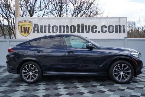 Carbon Black Metallic 2023 BMW X6 xDrive40i