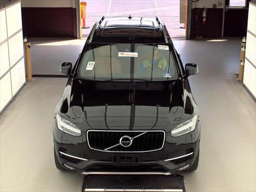 2017 Volvo XC90 T6 Momentum
