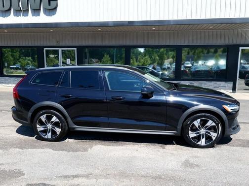 2020 Volvo V60 Cross Country T5