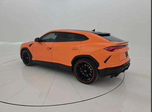 2022 Lamborghini Urus AWD