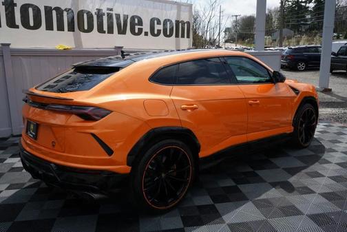 Arancio Borealis Pearl 2022 Lamborghini Urus Pearl Capsule