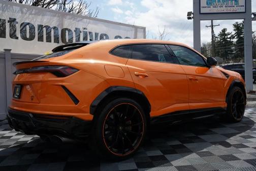 Arancio Borealis Pearl 2022 Lamborghini Urus Pearl Capsule