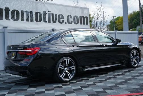 Black 2017 BMW 750 i