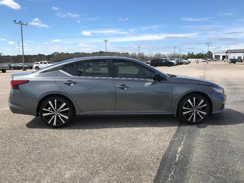 2021 Nissan Altima SR FWD