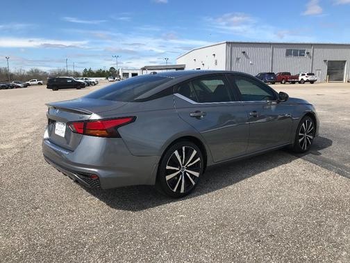 2021 Nissan Altima SR FWD