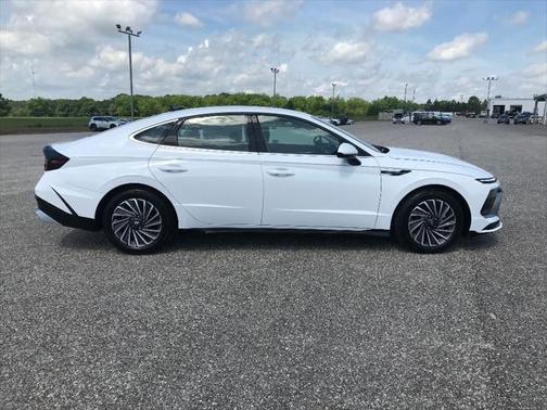 2025 Hyundai SONATA Hybrid SE