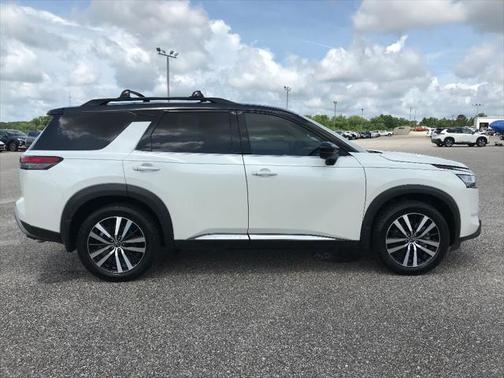 2023 Nissan Pathfinder Platinum FWD