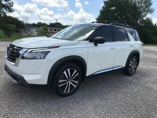 2023 Nissan Pathfinder Platinum FWD