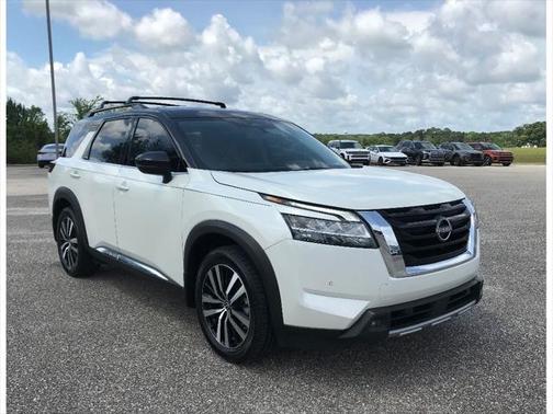 2023 Nissan Pathfinder Platinum FWD