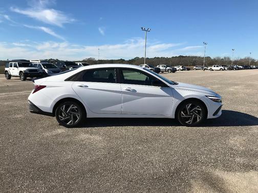 2025 Hyundai ELANTRA Sport