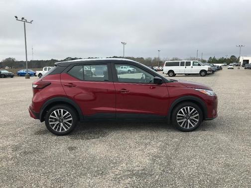 2023 Nissan Kicks SV
